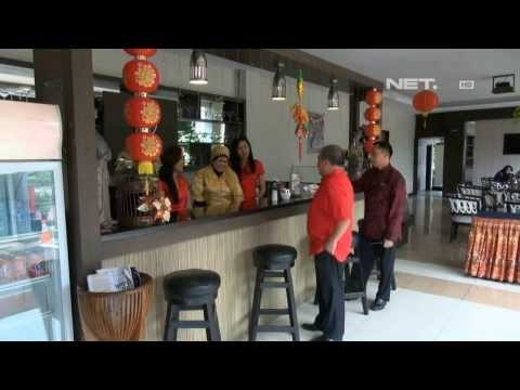 IMS - Pegawai Hotel di Puncak Pakai Kostum Imlek