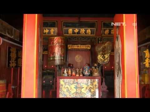 IMS - Jelang Imlek Warga Indramayu Umat Tionghoa Bersihkan Klenteng