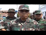 IMS - TNI dan Pegawai Negri Sipil membantu membersihkan bekas banjir di Manado