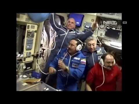 IMS - Selebritis Hollywood berlibur ke Antariksa