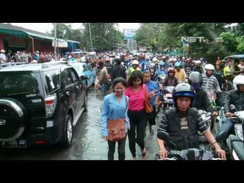 NET 17 - Banjir memutuskan akses beberapa jalan di Ibukota