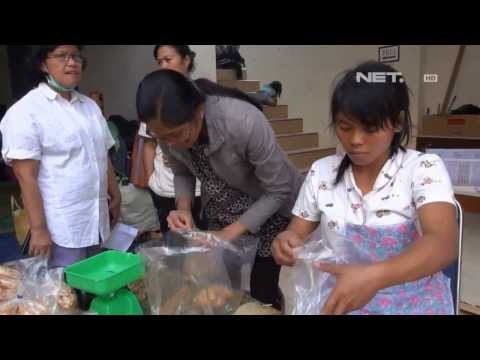 NET12 - Pengungsi Sinabung buat kerajinan