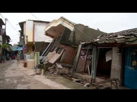 NET12 - Ahok meminta warga tidak tinggal dipinggir waduk