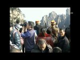 NET12 - Ribuan Turis Nikmati Wisata Pegunungan di Cina