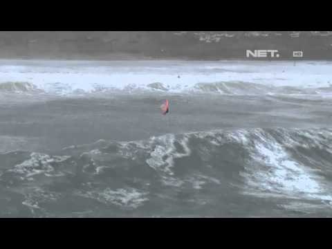 NET24 - Peselancar angin hobi memacu adrenalin dalam kondisi ekstrim