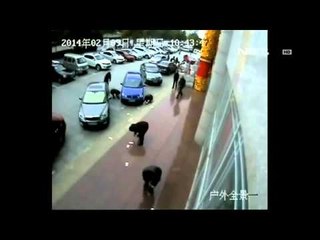 NET12 - Uang berterbangan di Cina