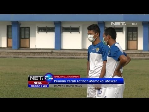NET24 - Dampak Erupsi Kelud Pemain Persib Latihan Memakai Masker