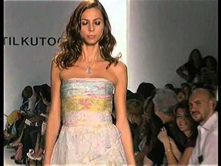 Atıl Kutoğlu Defilesi