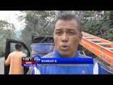 NET24 - Petugas PLN kabupaten Karo bersihkan tiang listrik