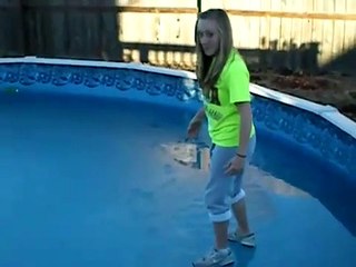 Donmuş Havuza Düşen Kız