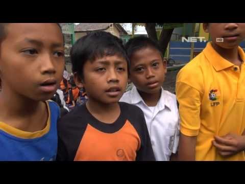 NET17 - Kak Seto menghibur siswa pengungsian gunung kelud