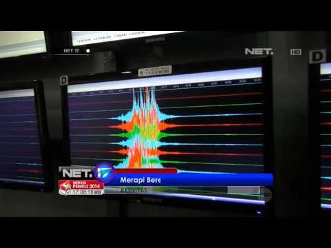 NET17-Kamis Siang, Gunung Merapi Hembuskan Asap Belerang Selama 5