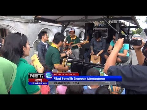NET12 - Seorang Caleg di Kediri memilih memikat hati warga dengan mengamen