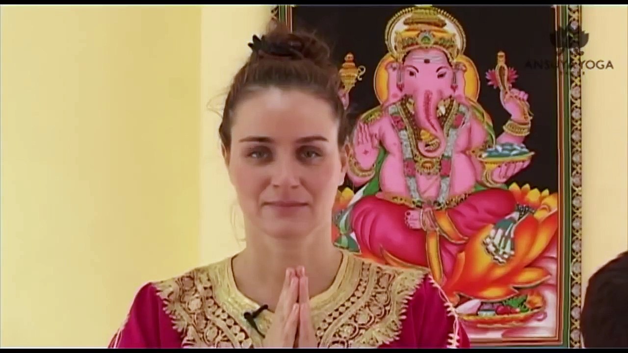 Аюрведический, йога-массаж волосистой части головы, ушей, шеи и плеч. Yoga-massage the shoulders