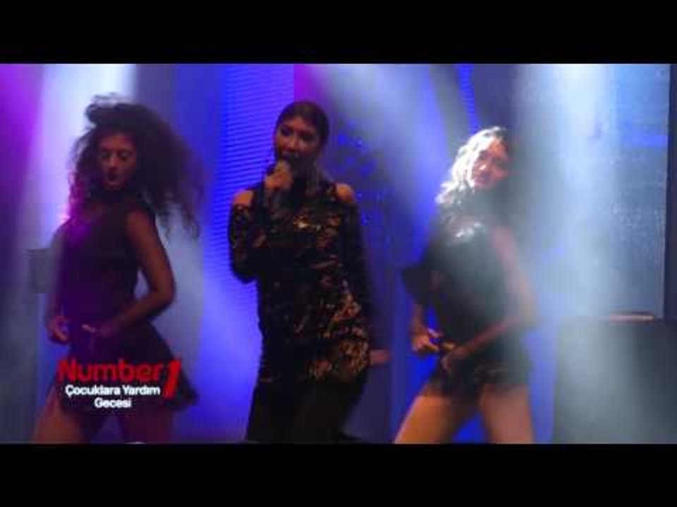 HANDE YENER - MOR / CANLI PERFORMANS
