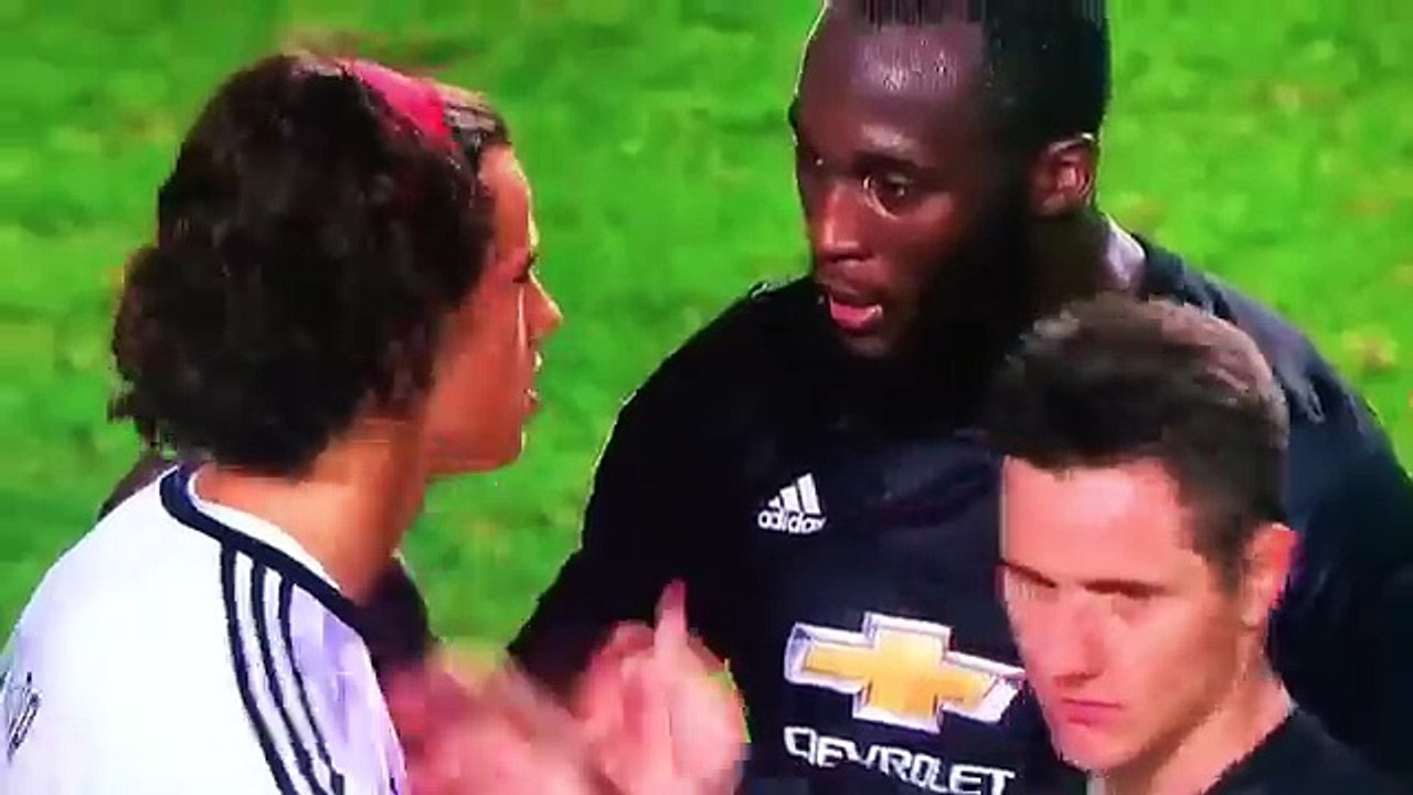 Lukaku comforts Mile Svilar after his huge mistake Benfica vs Manchester United