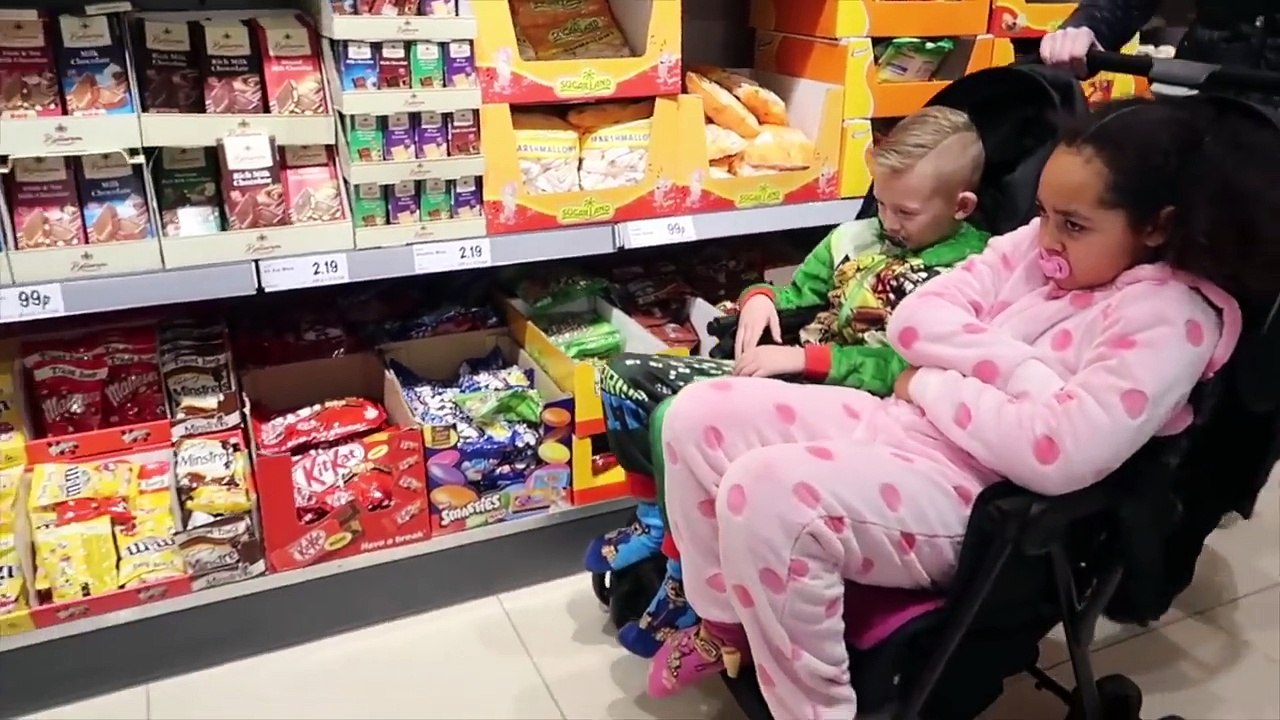 Bad Baby VS Crybaby Giant Spiders Attack Girl In Supermarket