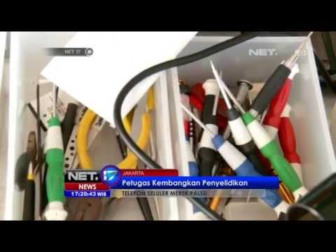NET17 - Ratusan telepon seluler bermerek palsu disita aparat kepolisian Jakarta Utara