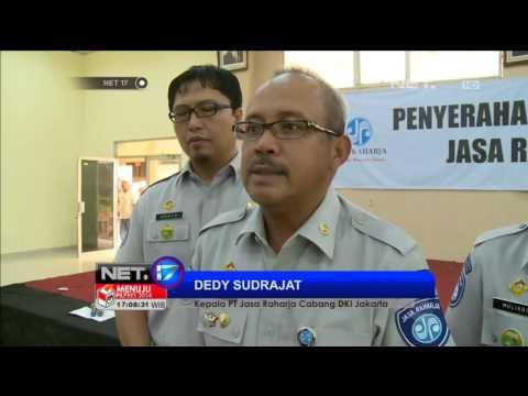 NET17 - Asuransi Jasa Raharja membagikan santunan bagi korban kecelakaan yang libatkan SMA Al Huda