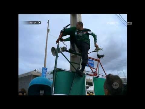 Kendarai Sepeda Setinggi 2 m untuk Meriahkan Piala Dunia - NET24