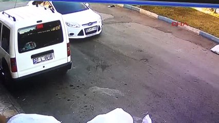 Gaziantep Hafif Ticari Araçtan 43 Bin Euro'nun Çalınma Anı Kamerada