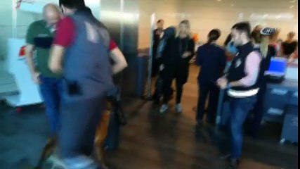 Avusturya'ya Giden Yabancı Yolcular Köpekle Arandı