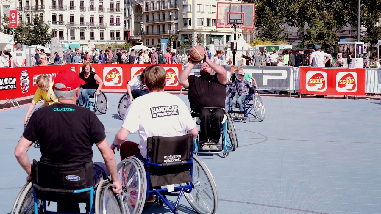 Handicap international - Pyramides de chaussures 2017