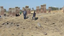 Ahlat'taki Selçuklu Mezarlığı'nda Yeni Mezar Taşları Bulundu