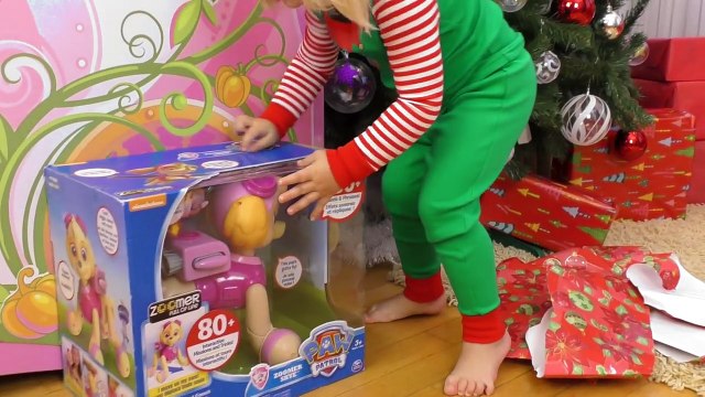 ПОДАРКИ ЧЕЛЛЕНДЖ Диана vs Рома Кому Больше? Маша и Медведь Щенячий Патруль Беби Бон Видео для Детей