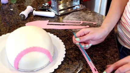 How To Make An Easter Cake And Cupcakes