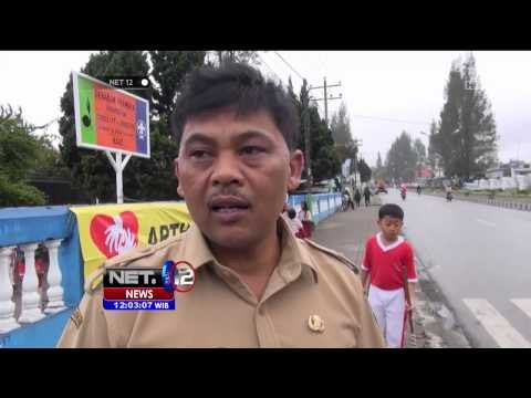 Siswa SD Sinabung Ikut Sibuk Bersihkan Jalan yang Akan Dilalui Rombongan Presiden -NET12