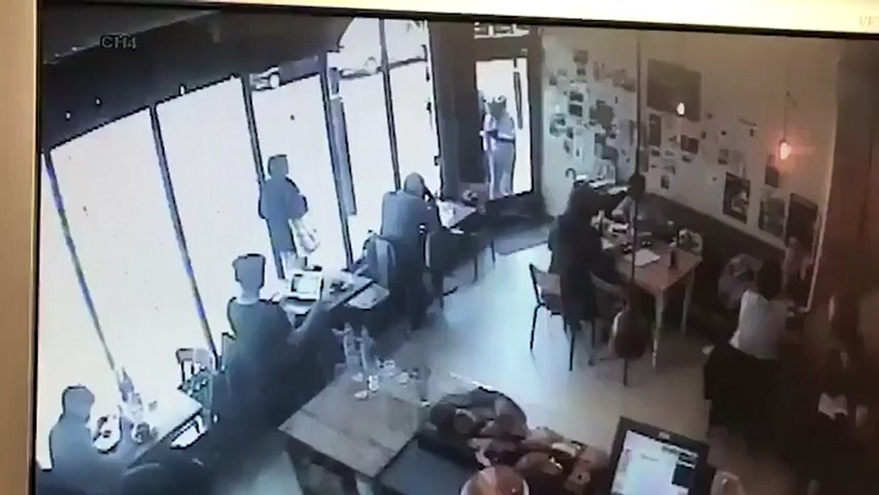 Robbed laptop in a cafe in the middle of the day in England