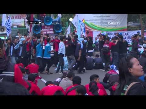 Ribuan buruh berunjuk rasa di Kantor Kementrian Tenaga Kerja - NET24
