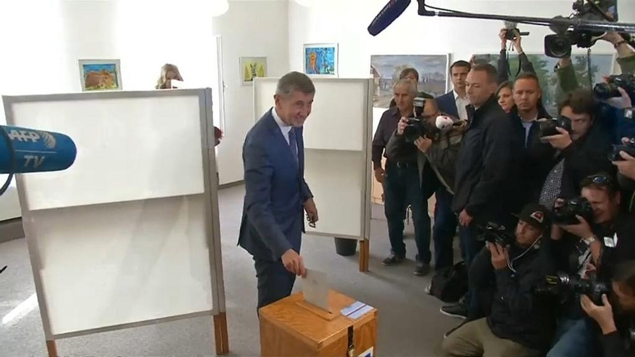 Urne aperte in Repubblica Ceca, favorito l'imprenditore Babis