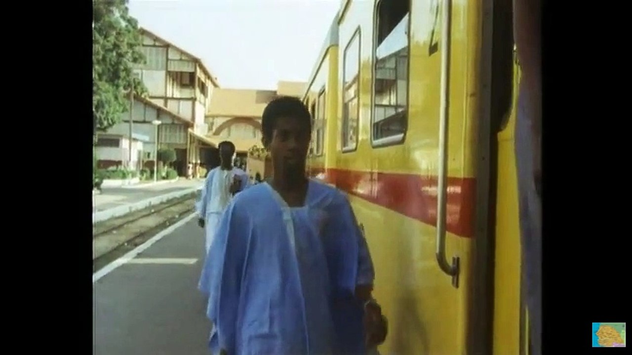 Bouba Ndour, adolescent, incarne le rôle de Youssou Ndour