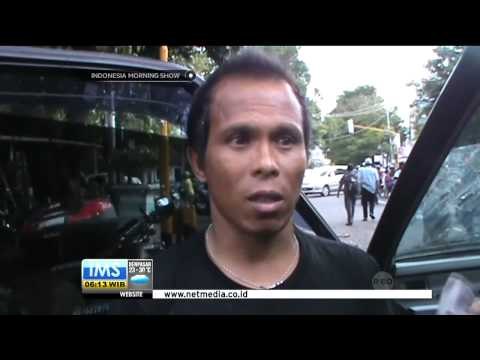 Mobil Tertimpa Pohon Tumbang Saat Hujan Deras di Manado -IMS