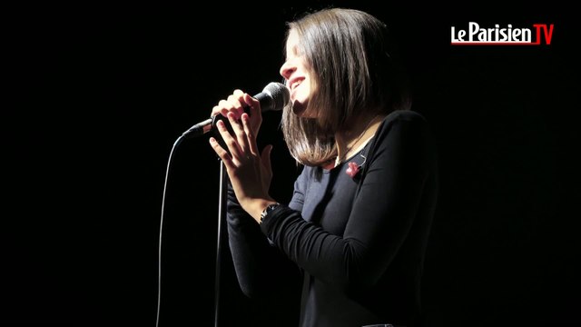 Marina Kaye chante « Something » en live au Parisien