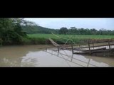 Sebuah jembatan di Lebak Banten putus - IMS