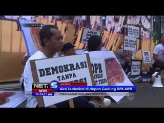 Aksi Teaterikal di Depan Gedung DPR MPR - NET5
