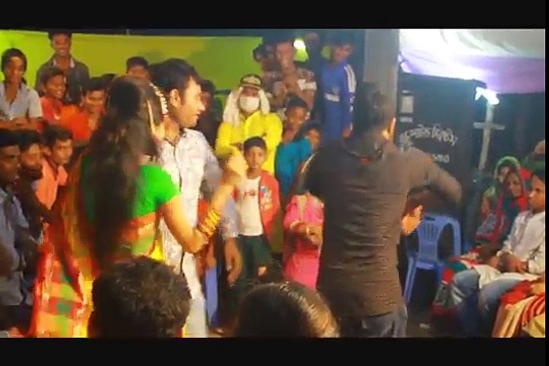 বিয়ে বাড়িতে নাচতে গিয়ে কি হলো দেখুন। না দেখলে বিশাল মিস...!!!!