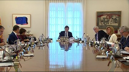 Rajoy propone destituir al gobierno catalán y hacer elecciones