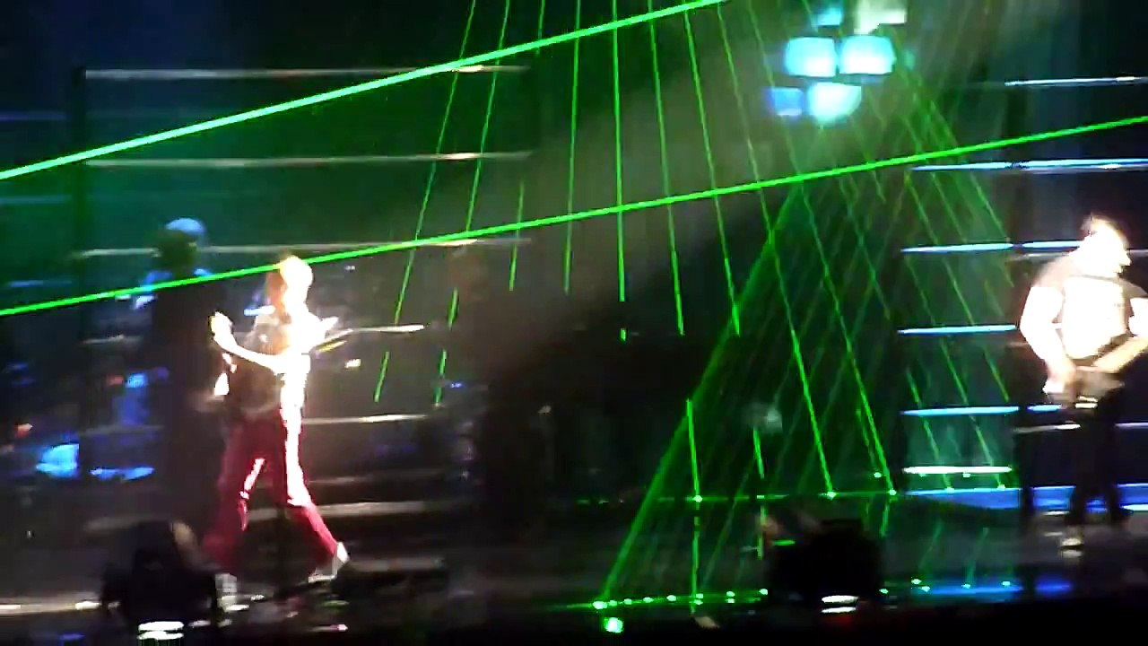 Muse - New Born, Stade Couvert Regional, Lievin, France  10/31/2009