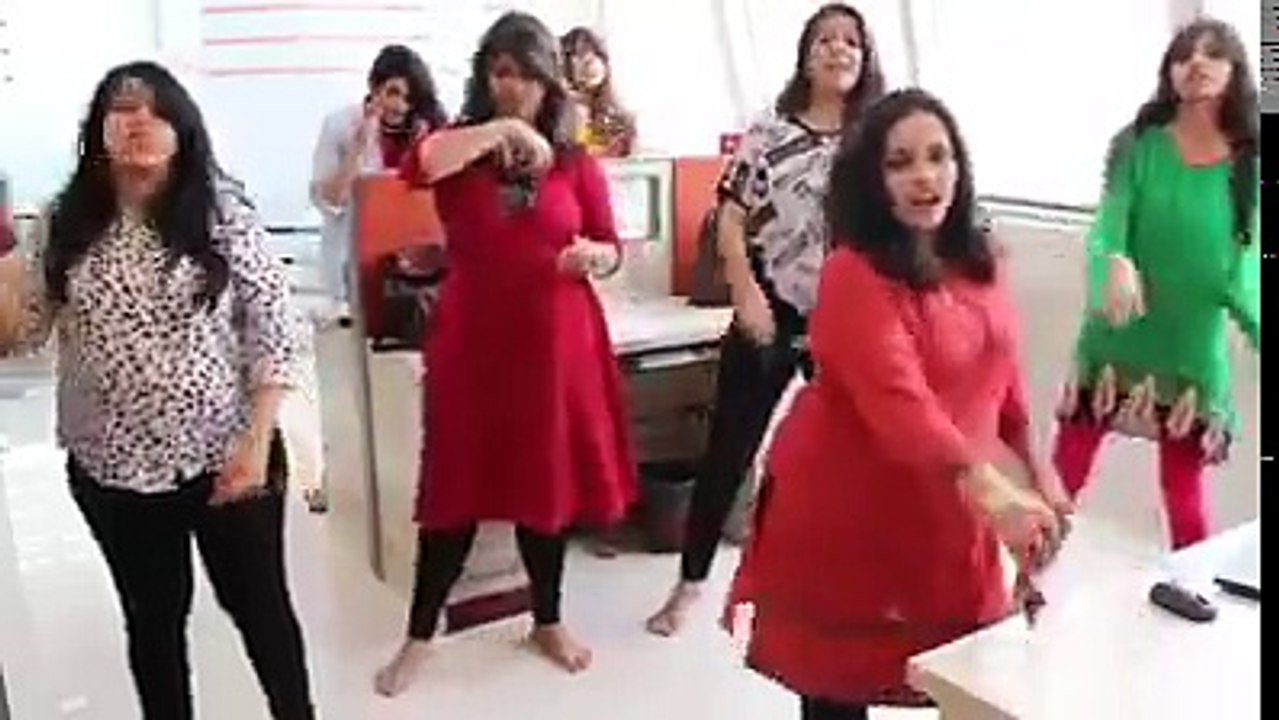 #Aunties! #KalaChashma   فيسبوك‬