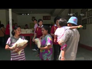 Membagikan Angpao Beras Saat Perayaan Imlek di Jember - NET12