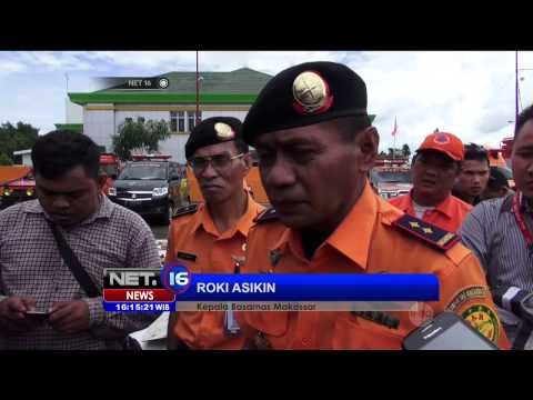 Basarnas Makassar serahkan puluhan serpihan pesawat AirAsia QZ8501 ke pihak maskapai - NET16