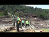 Jembatan penghubung kabupaten terputus diterjang banjir bandang - NET5