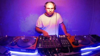 OSCILA - 12.2017 - Dj Pérez