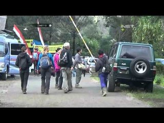 Video herunterladen: Puluhan Warga Abadikan Momen Semburan Erupsi Gunung Raung - NET12