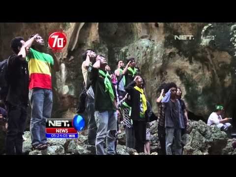 Puluhan Mahasiswa Kibarkan Bendera Merah Putih di Dalam Gua - NET5