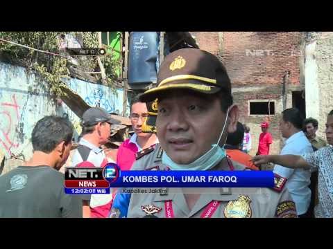 Warga Korban Kebakaran Di Cipinang Bersihkan Puing Sisa Kebakaran - NET12